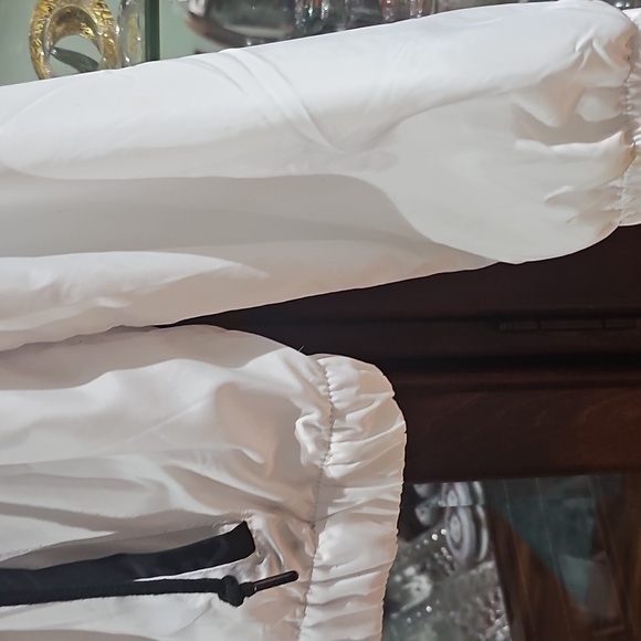 Ashley by 26 International Utility collection White and Silver Puffer Jacket med - Picture 4 of 12